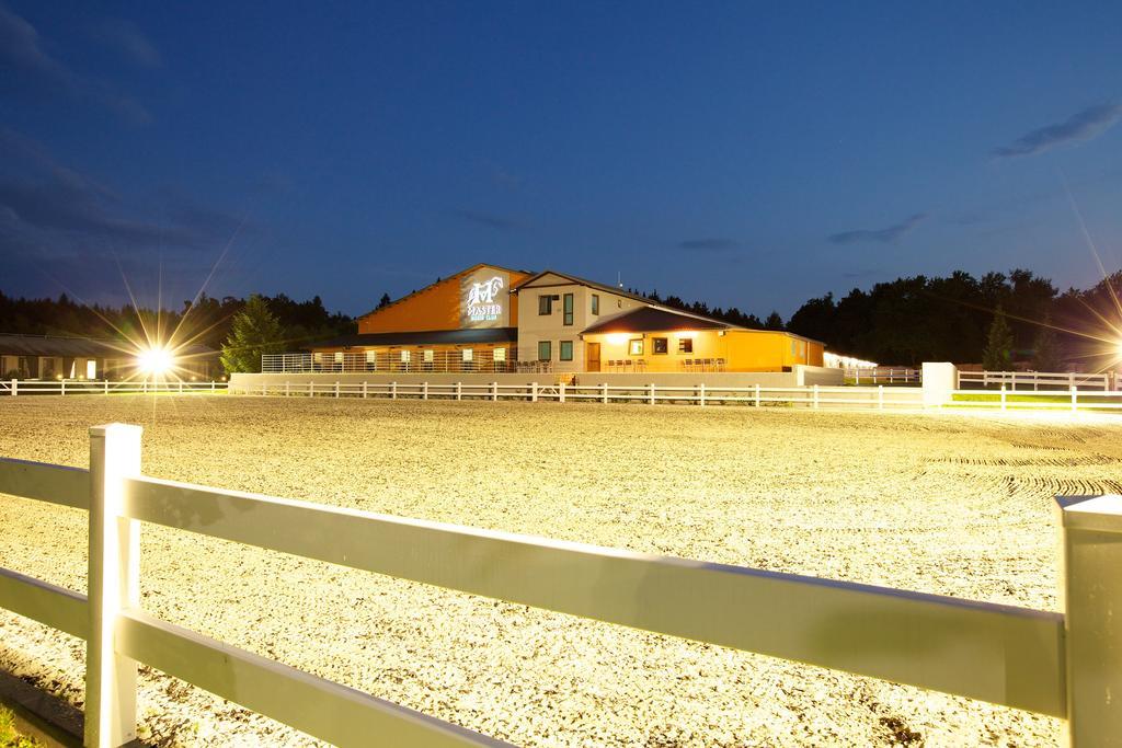 Hotel Master Horse Club - Svojetice Exterior foto